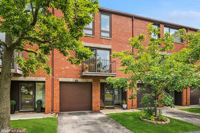 3845 Appian Way, Glenview, IL 60025