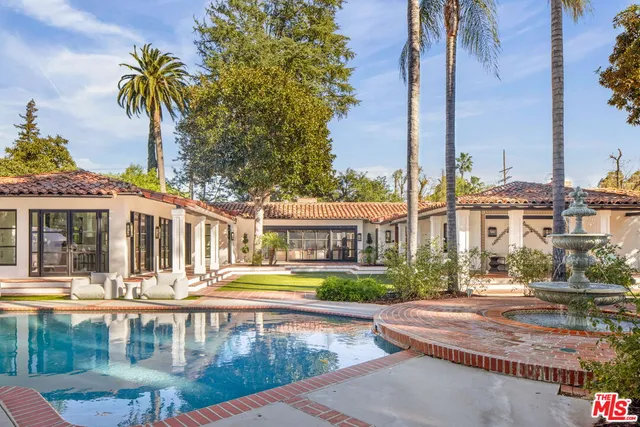 18625 Wells Dr, Tarzana, CA 91356