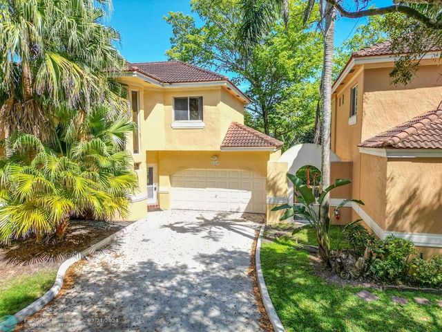 11249 Lakeview Dr, Coral Springs, FL 33071