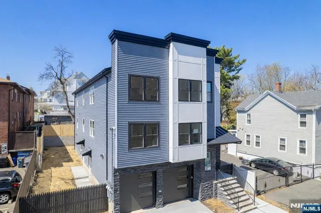 25 Brookside Ave, Irvington, NJ 07111