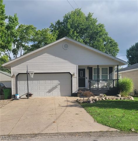 1143 Noble St, Barberton, OH 44203