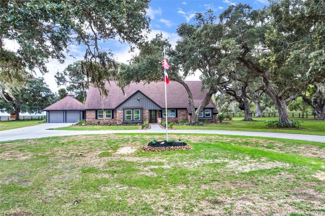 5685 County Road 823, West Columbia, TX 77486