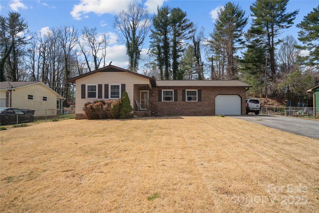 121 Upward Acres St, East Flat Rock, NC 28726