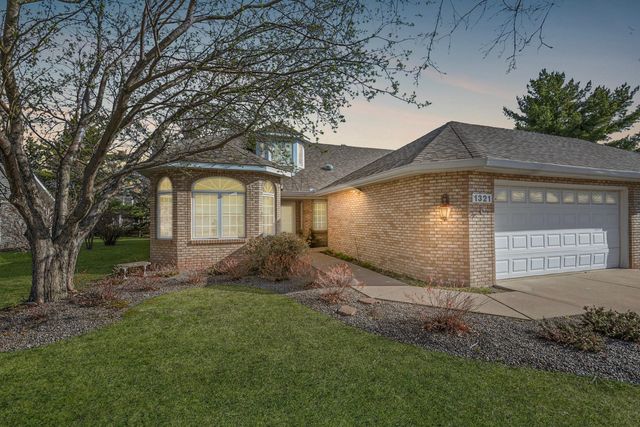 1321 Silverthorn Dr, Shoreview, MN 55126