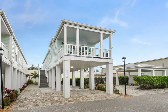 346 NE Coastal Dr, Jensen Beach, FL 34957