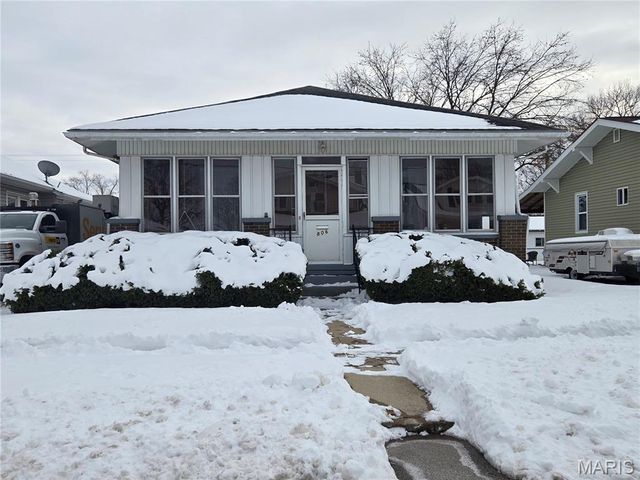 806 E  Lorena Ave, Wood River, IL 62095