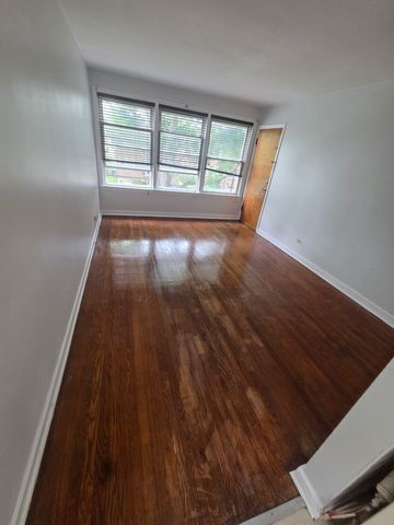 4906 Hull St #2E, Skokie, IL 60077