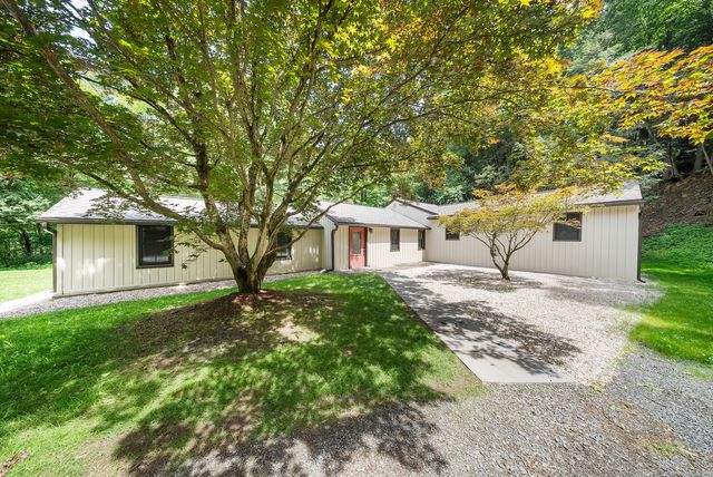 706 Roxbury Road, Southbury, CT 06488