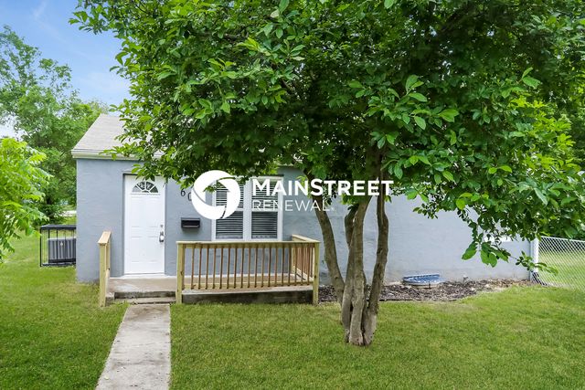601 Oak St, Belton, MO 64012