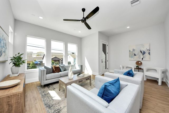 4812 Cochran St, Houston, TX 77009