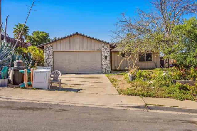 9048 Gideon Cir S, Lakeside, CA 92040