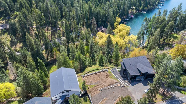 162483 N  Lakeview Dr, Hayden, ID 83835