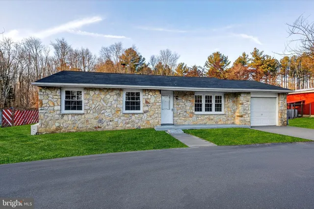2795 Monmouth Rd, Jobstown, NJ 08041