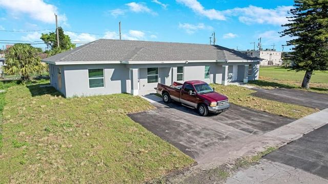 548 SW 5th St #A, Belle Glade, FL 33430