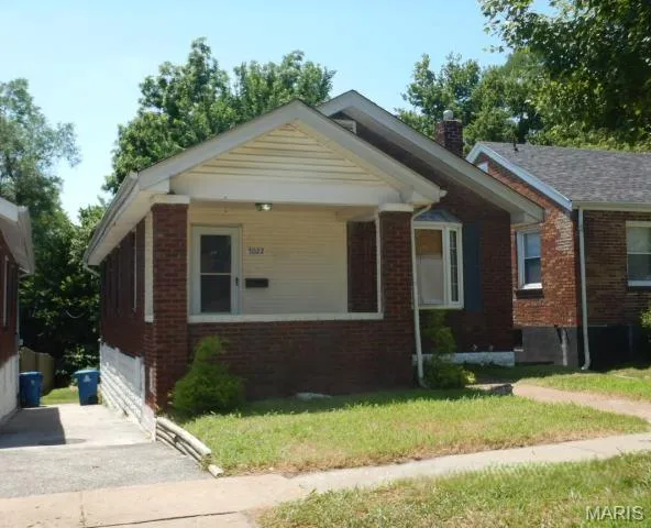 7022 Greenway Ave, Saint Louis, MO 63121