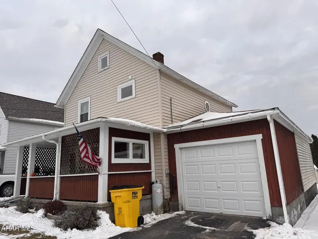 257 2nd St, Colver, PA 15927
