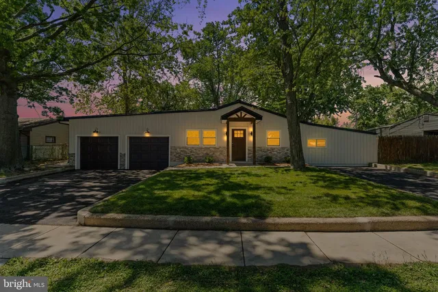 55 Balsam Rd, Levittown, PA 19057