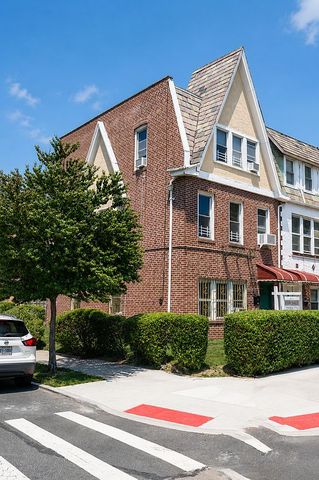 97-01 69th Ave, Forest Hills, NY 11375