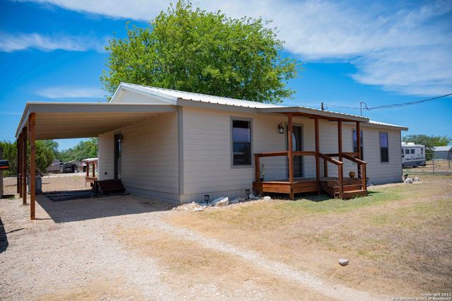 604 Mountain View Dr, Bandera, TX 78003