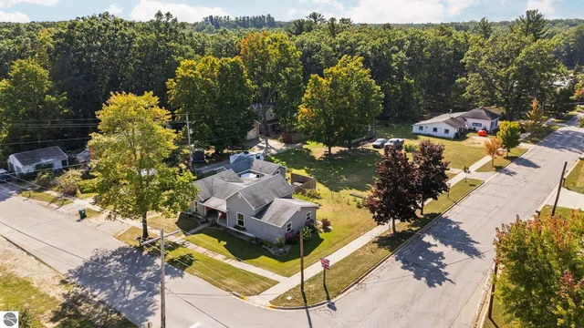 102 S  Boyd St, Fife Lake, MI 49633