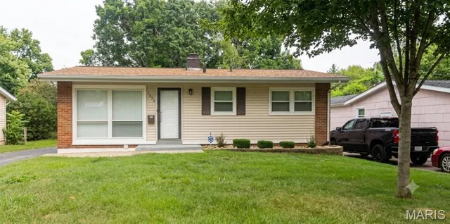 2898 Lesmer Ct, Saint Louis, MO 63114