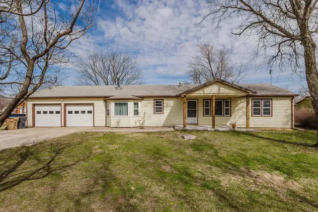 314 W  Virginia Rd, Andover, KS 67002