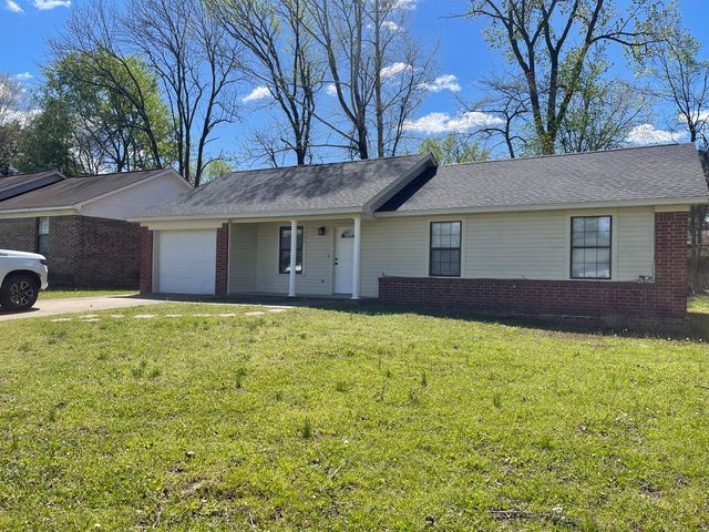 704 Shadow Dr, Russellville, AR 72802