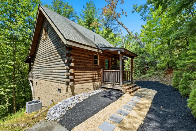 1922 Beach Front Dr, Sevierville, TN 37876
