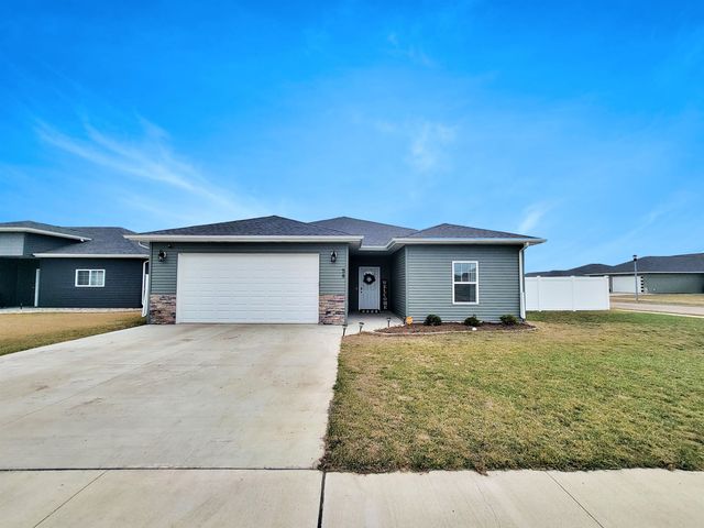 58 Mulberry Loop, Minot, ND 58703