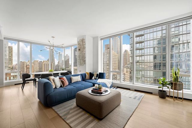 1 W  End Ave #22C, New York, NY 10023