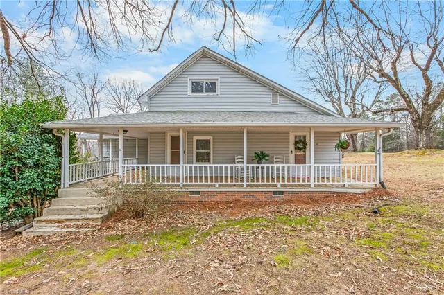 8290 Lake Ridge Dr, Clemmons, NC 27012