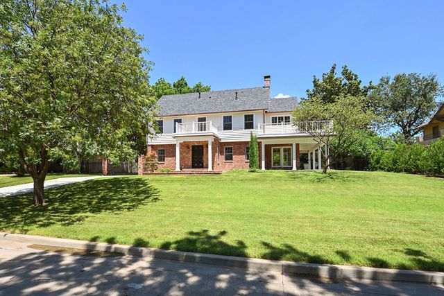 221 Hazel Blvd, Tulsa, OK 74114