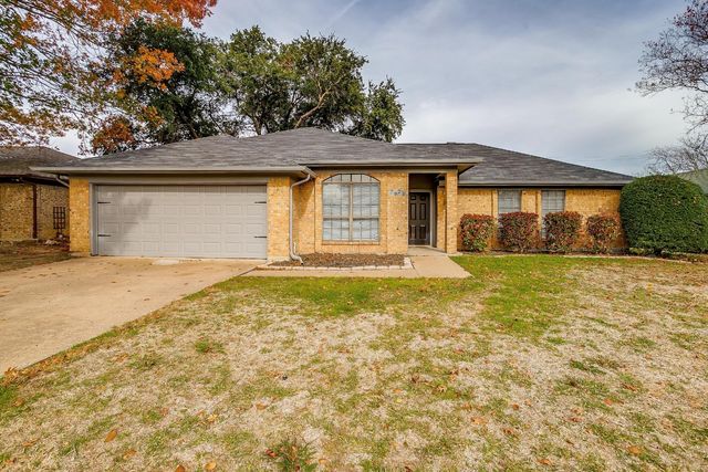 7925 Lynda Ln, North Richland Hills, TX 76180