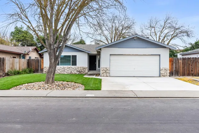 2608 Maxine Dr, Modesto, CA 95350
