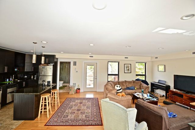 1616 Beacon St #5, Brookline, MA 02446
