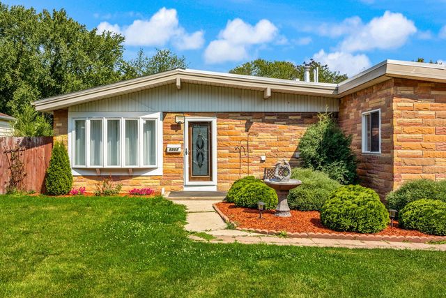 1507 Larry Ln, Glendale Heights, IL 60139