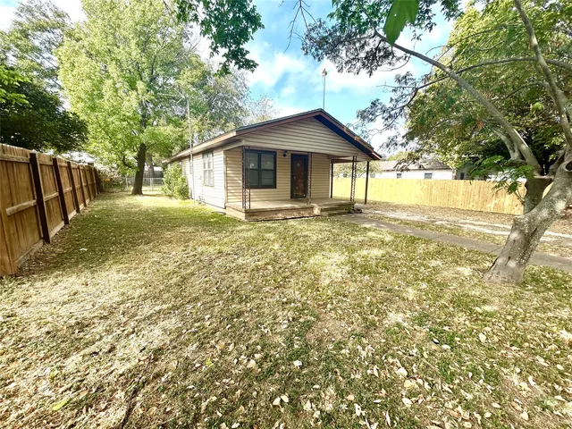 811 S  Avenue H, Clifton, TX 76634