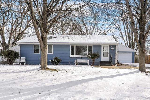 20740 Holiday Ave, Lakeville, MN 55044