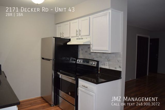 2171 Decker Rd   #43, Walled Lake, MI 48390