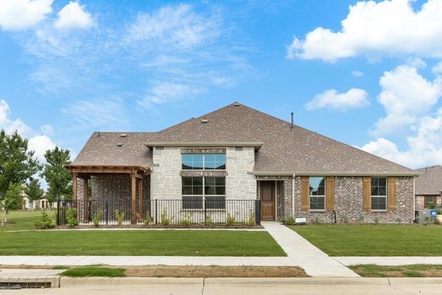 Geneva Plan in Mira Lagos Villas, Grand Prairie, TX 75054