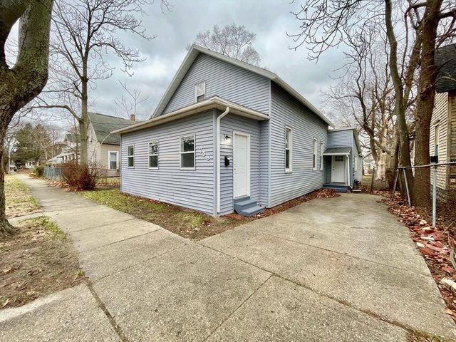 758 W  Forest Ave, Muskegon, MI 49441