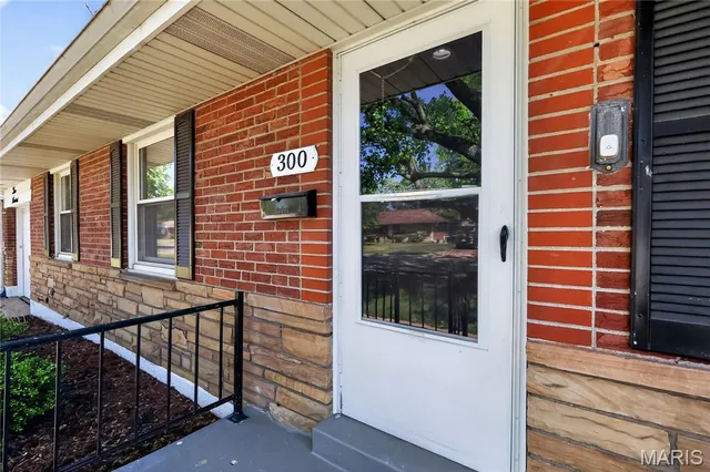 300 Rand Dr, Saint Louis, MO 63135