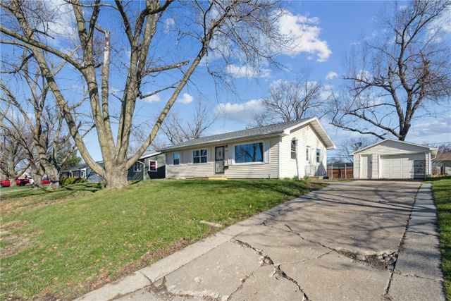 2240 17th Ave, Marion, IA 52302