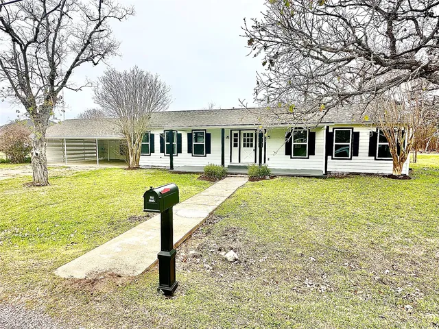 731 S  Gilbert St, Edna, TX 77957