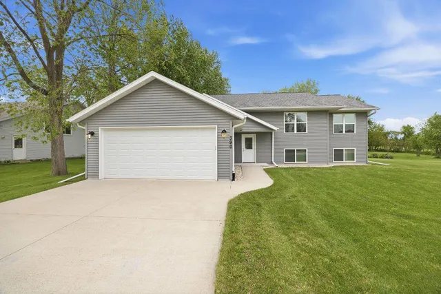 390 Meadow Lane, Columbus, WI 53925