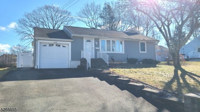6 Valley View Dr, Mine Hill, NJ 07803