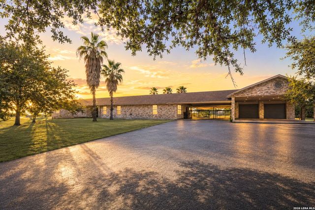 446 Quail Hollow, Adkins, TX 78101