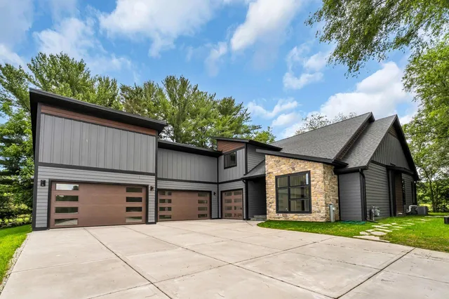 W5303 Briarwood ROAD, Elkhorn, WI 53121
