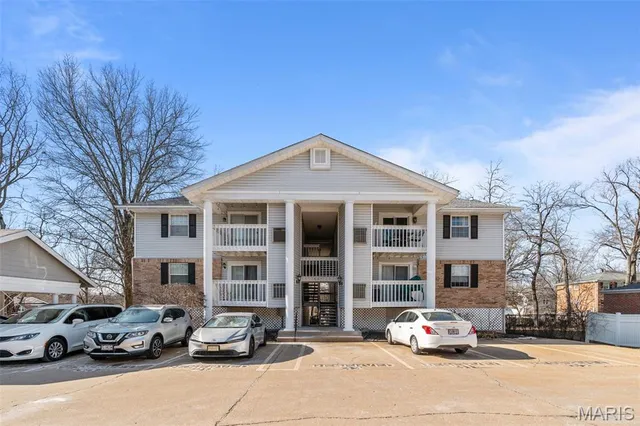 621 S  Kirkwood Rd #202, Saint Louis, MO 63122