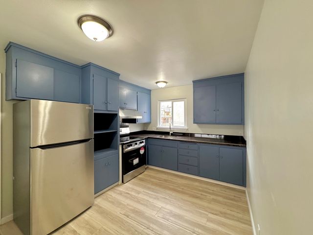 1311 Versailles Ave #B, Alameda, CA 94501
